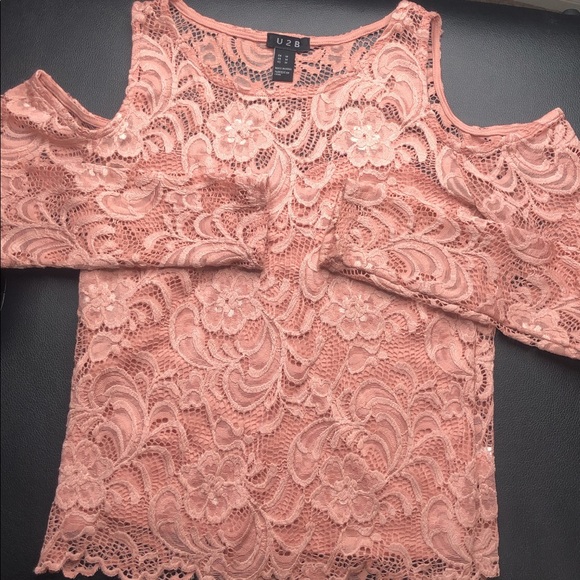 Pink cold shoulder lace dress shirt - Picture 3 of 6